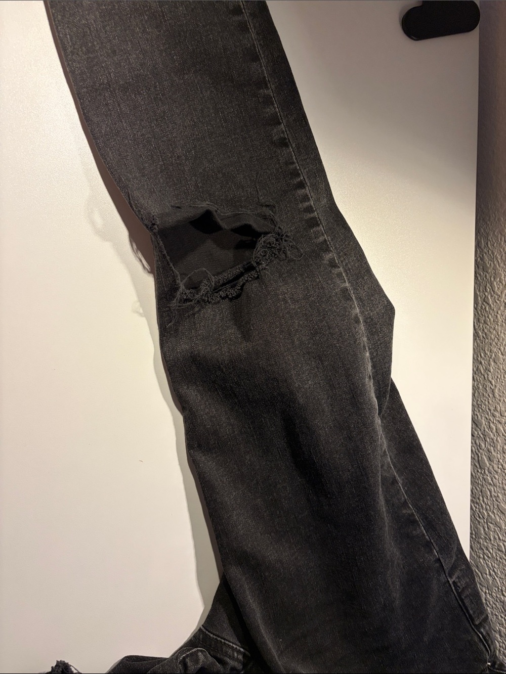 GAP True Skinny Black Distressed Jeans with Knee Rip - Picture 2 of 5